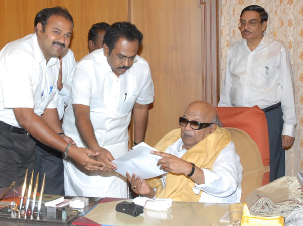 நமது சங்கநிர்வாகிகள் தமிழக அமைச்சர் பெருமக்களுடன் சந்திப்பு